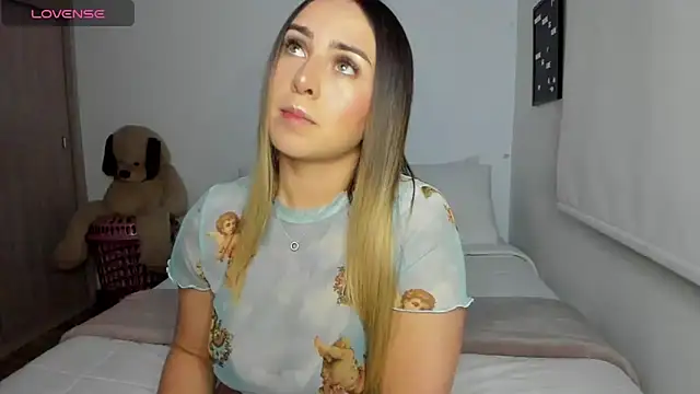 Snapshot of sophi_mooreno chatting on 07/15/26, 02:29 sophi mooreno online show from 07/15/26, 02:29