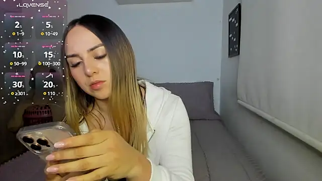 Snapshot of sophi_mooreno chatting on 06/11/26, 12:54 sophi mooreno online show from 06/11/26, 12:54