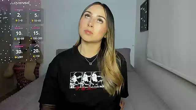 Snapshot of sophi_mooreno chatting on 06/08/26, 01:28 sophi mooreno online show from 06/08/26, 01:28
