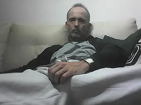 Snapshot of latinx44 chatting on 03/19/25, 05:52 latinx44 online show from 03/19/25, 05:52