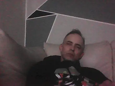 Snapshot of latinx44 chatting on 10/27/25, 06:25 latinx44 online show from 10/27/25, 06:25
