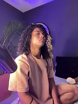 Snapshot of Lucas_eevans chatting on 11/15/25, 01:20 Lucas eevans online show from 11/15/25, 01:20