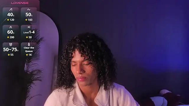 Snapshot of Lucas_eevans chatting on 10/24/25, 01:21 Lucas eevans online show from 10/24/25, 01:21