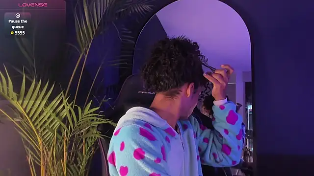 Snapshot of Lucas_eevans chatting on 10/23/25, 12:59 Lucas eevans online show from 10/23/25, 12:59