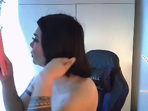 StrawberryWine07 online show from 02/09/25, 06:54