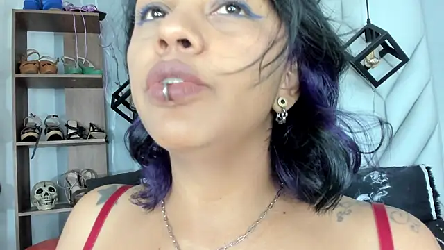 Snapshot of MirandaHaguen chatting on 05/06/26, 08:46 MirandaHaguen online show from 05/06/26, 08:46