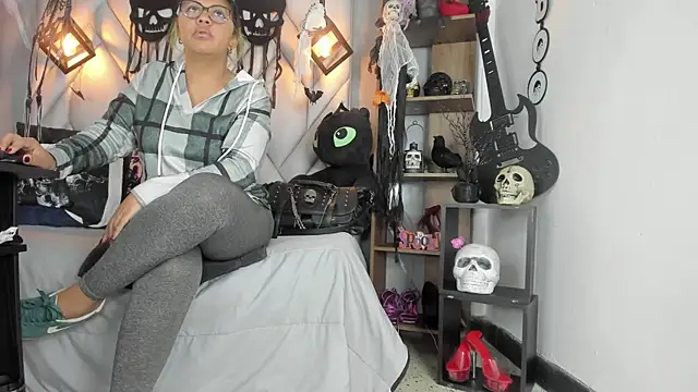 MirandaHaguen online show from 10/15/25, 09:45