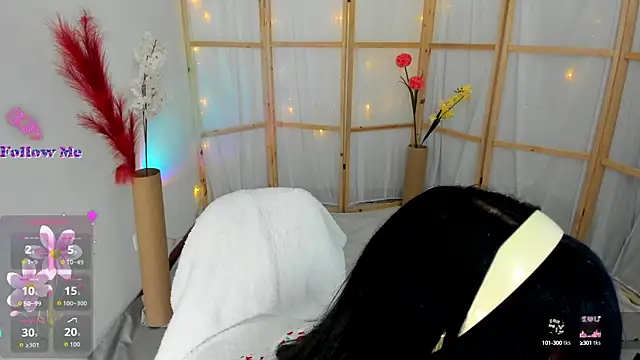 Snapshot of Silvanna-Moree chatting on 10/08/25, 04:51 Silvanna-Moree online show from 10/08/25, 04:51
