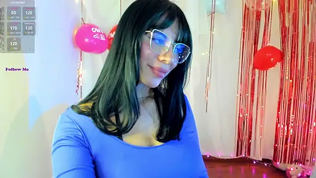 Snapshot of Silvanna-Moree chatting on 02/21/25, 04:48 Silvanna-Moree online show from 02/21/25, 04:48