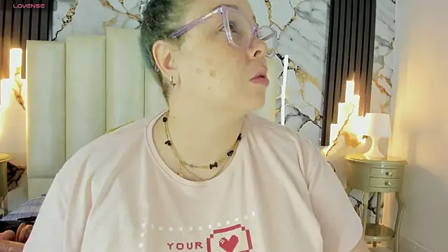 mollieblue69 online show from 09/27/25, 12:44