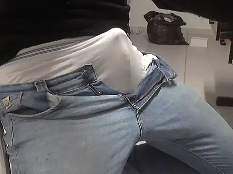 Snapshot of oliveira3tt chatting on 09/09/25, 11:30 oliveira3tt online show from 09/09/25, 11:30