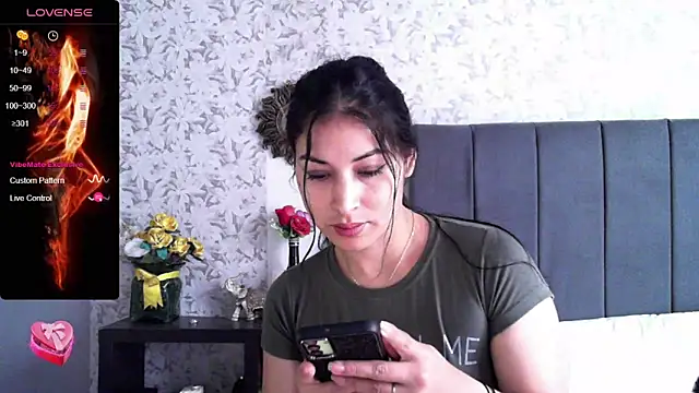 Snapshot of Sweet-Angie chatting on 03/20/25, 07:57 Sweet-Angie online show from 03/20/25, 07:57