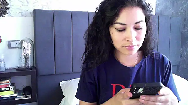 Snapshot of Sweet-Angie chatting on 03/18/25, 05:23 Sweet-Angie online show from 03/18/25, 05:23