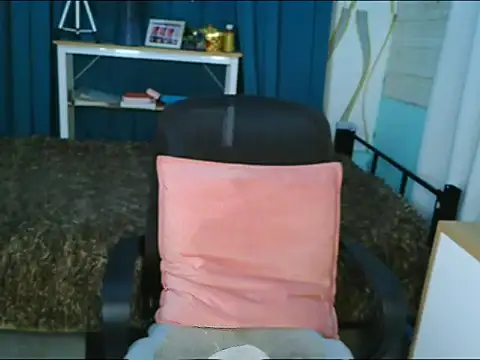 Laura yourhottestbabe123 online show from 05/16/26, 04:28