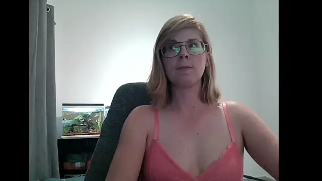 Snapshot of SavannaGirly chatting on 03/12/25, 03:51 SavannaGirly online show from 03/12/25, 03:51