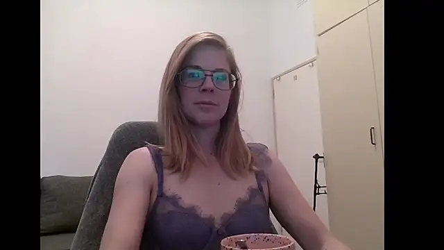 Snapshot of SavannaGirly chatting on 09/25/25, 09:15 SavannaGirly online show from 09/25/25, 09:15