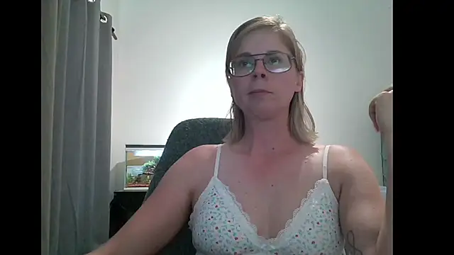 Snapshot of SavannaGirly chatting on 02/21/25, 11:33 SavannaGirly online show from 02/21/25, 11:33