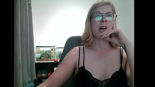 Snapshot of SavannaGirly chatting on 03/14/25, 05:02 SavannaGirly online show from 03/14/25, 05:02