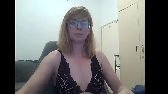 SavannaGirly online show from 12/16/25, 10:08