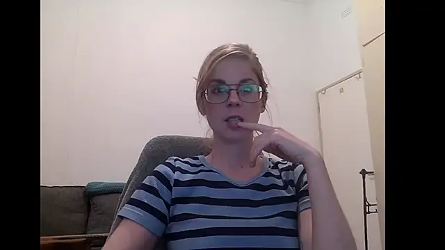 Snapshot of SavannaGirly chatting on 09/17/25, 06:59 SavannaGirly online show from 09/17/25, 06:59