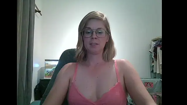 Snapshot of SavannaGirly chatting on 02/23/25, 06:01 SavannaGirly online show from 02/23/25, 06:01