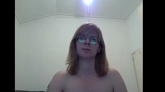 Snapshot of SavannaGirly chatting on 10/14/25, 09:47 SavannaGirly online show from 10/14/25, 09:47