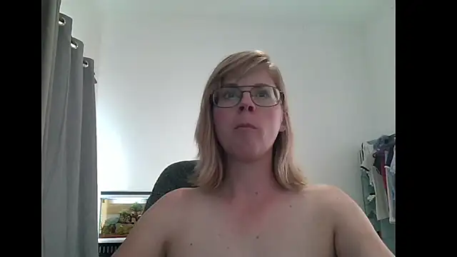 Snapshot of SavannaGirly chatting on 03/06/25, 11:58 SavannaGirly online show from 03/06/25, 11:58