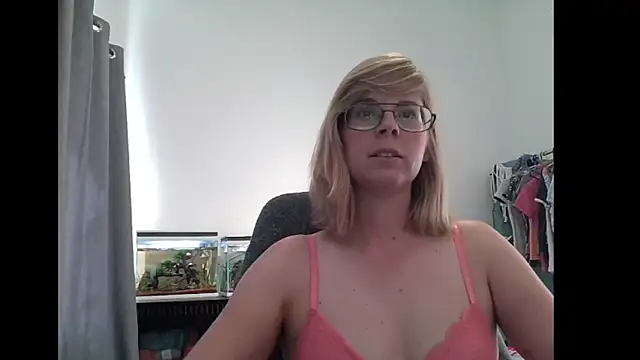 Snapshot of SavannaGirly chatting on 03/12/25, 09:23 SavannaGirly online show from 03/12/25, 09:23