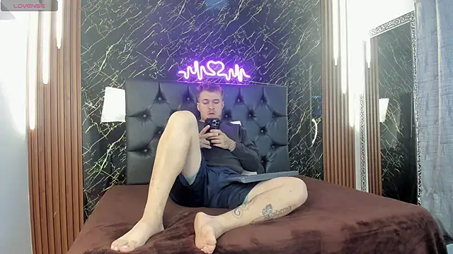 keane lee online show from 11/06/25, 01:04