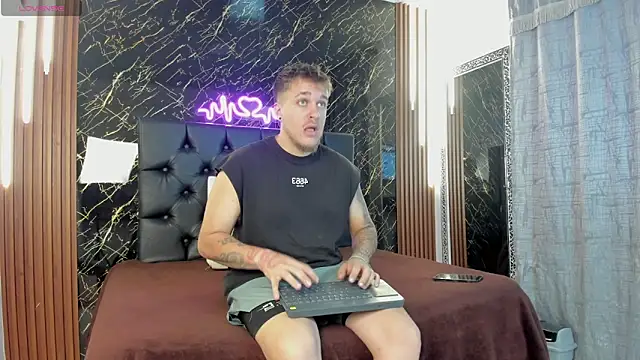 keane lee online show from 11/28/25, 12:38