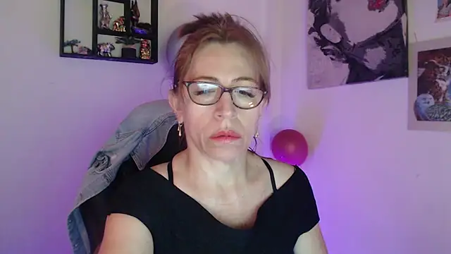 Snapshot of Chayla_Ruiz chatting on 03/22/25, 01:08 Chayla Ruiz online show from 03/22/25, 01:08