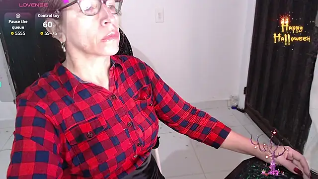 Snapshot of Chayla_Ruiz chatting on 11/05/25, 10:29 Chayla Ruiz online show from 11/05/25, 10:29