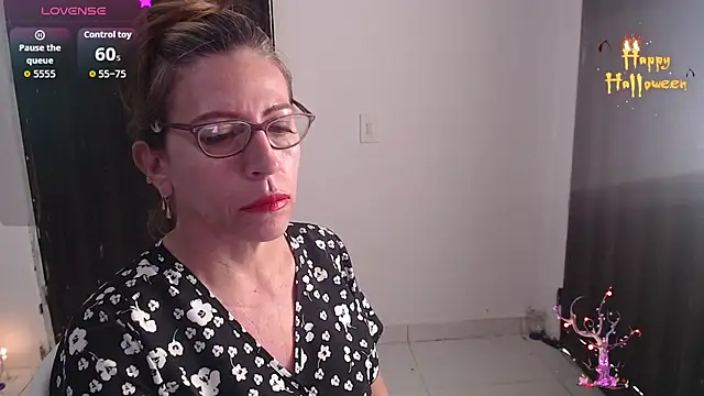 Snapshot of Chayla_Ruiz chatting on 11/06/25, 11:36 Chayla Ruiz online show from 11/06/25, 11:36