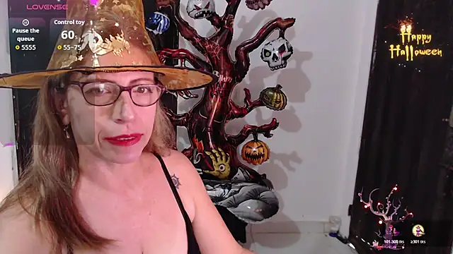 Snapshot of Chayla_Ruiz chatting on 10/31/25, 11:07 Chayla Ruiz online show from 10/31/25, 11:07