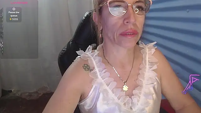Snapshot of Chayla_Ruiz chatting on 06/16/26, 11:21 Chayla Ruiz online show from 06/16/26, 11:21