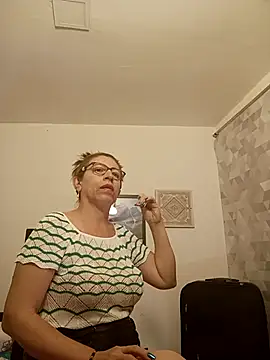 Snapshot of Chayla_Ruiz chatting on 09/10/25, 12:20 Chayla Ruiz online show from 09/10/25, 12:20