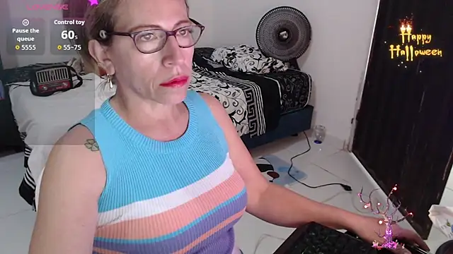 Snapshot of Chayla_Ruiz chatting on 10/20/25, 07:58 Chayla Ruiz online show from 10/20/25, 07:58