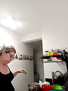 Snapshot of Chayla_Ruiz chatting on 09/30/25, 05:19 Chayla Ruiz online show from 09/30/25, 05:19