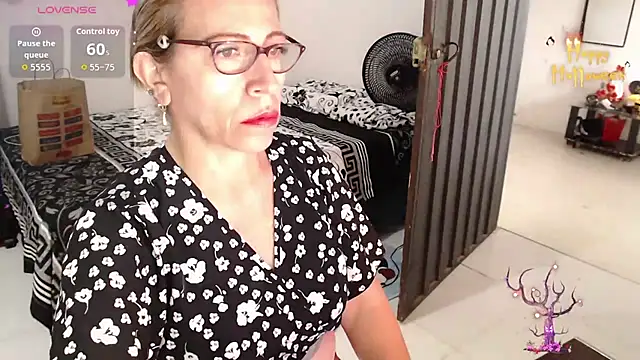 Snapshot of Chayla_Ruiz chatting on 10/18/25, 07:38 Chayla Ruiz online show from 10/18/25, 07:38