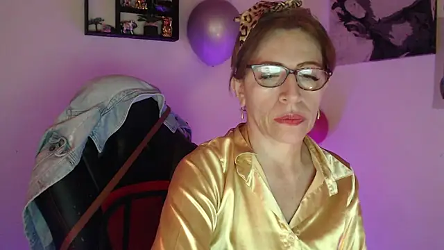 Snapshot of Chayla_Ruiz chatting on 03/22/25, 12:06 Chayla Ruiz online show from 03/22/25, 12:06