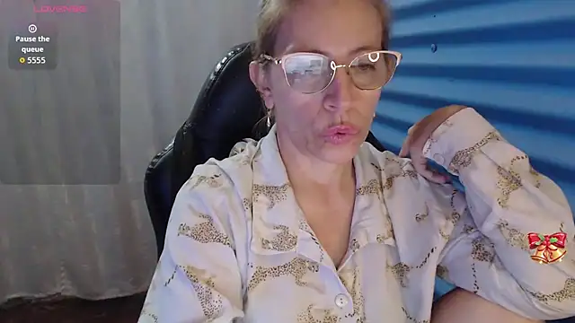 Chayla Ruiz online show from 04/14/26, 11:43