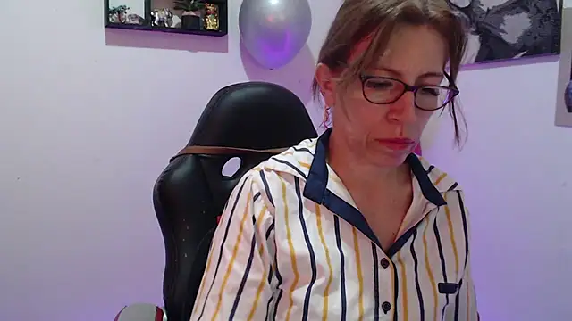 Snapshot of Chayla_Ruiz chatting on 03/19/25, 12:48 Chayla Ruiz online show from 03/19/25, 12:48