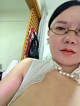 LILYsweetfcup online show from 11/16/25, 12:32