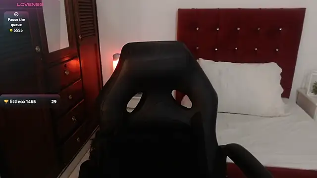 Wanda Milf online show from 10/28/25, 09:47