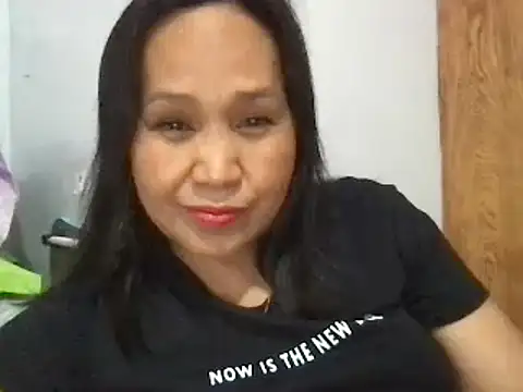 Snapshot of Lhadycarolyn chatting on 02/22/25, 04:40 Lhadycarolyn online show from 02/22/25, 04:40