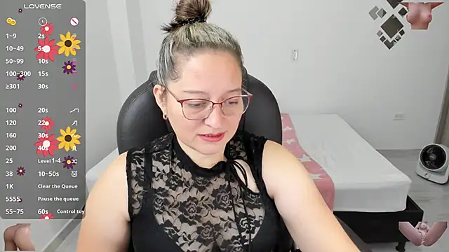 Snapshot of alejandra_milf_ chatting on 03/08/25, 04:17 alejandra milf online show from 03/08/25, 04:17