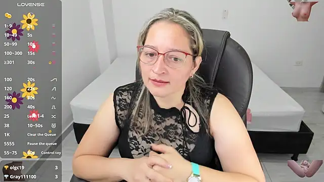 Snapshot of alejandra_milf_ chatting on 02/15/25, 01:53 alejandra milf online show from 02/15/25, 01:53