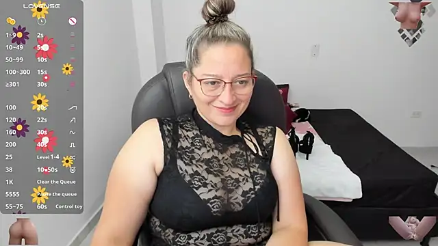 Snapshot of alejandra_milf_ chatting on 03/18/25, 01:44 alejandra milf online show from 03/18/25, 01:44