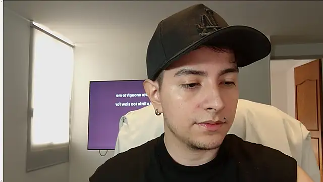 Snapshot of Jhoan_saenz chatting on 10/10/25, 04:52 Jhoan saenz online show from 10/10/25, 04:52