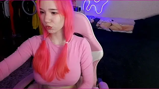 Snapshot of Maya_Viola chatting on 10/25/25, 06:01 Maya Viola online show from 10/25/25, 06:01